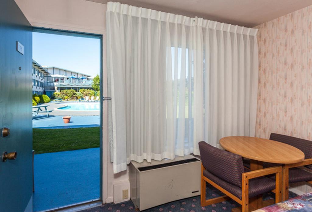 Howard Johnson By Wyndham Nanaimo Harbourside Ngoại thất bức ảnh