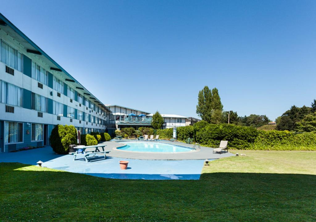 Howard Johnson By Wyndham Nanaimo Harbourside Ngoại thất bức ảnh