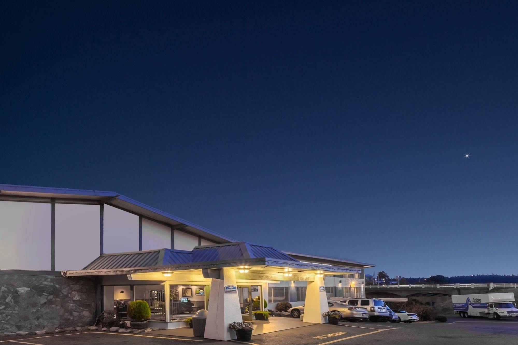 Howard Johnson By Wyndham Nanaimo Harbourside Ngoại thất bức ảnh