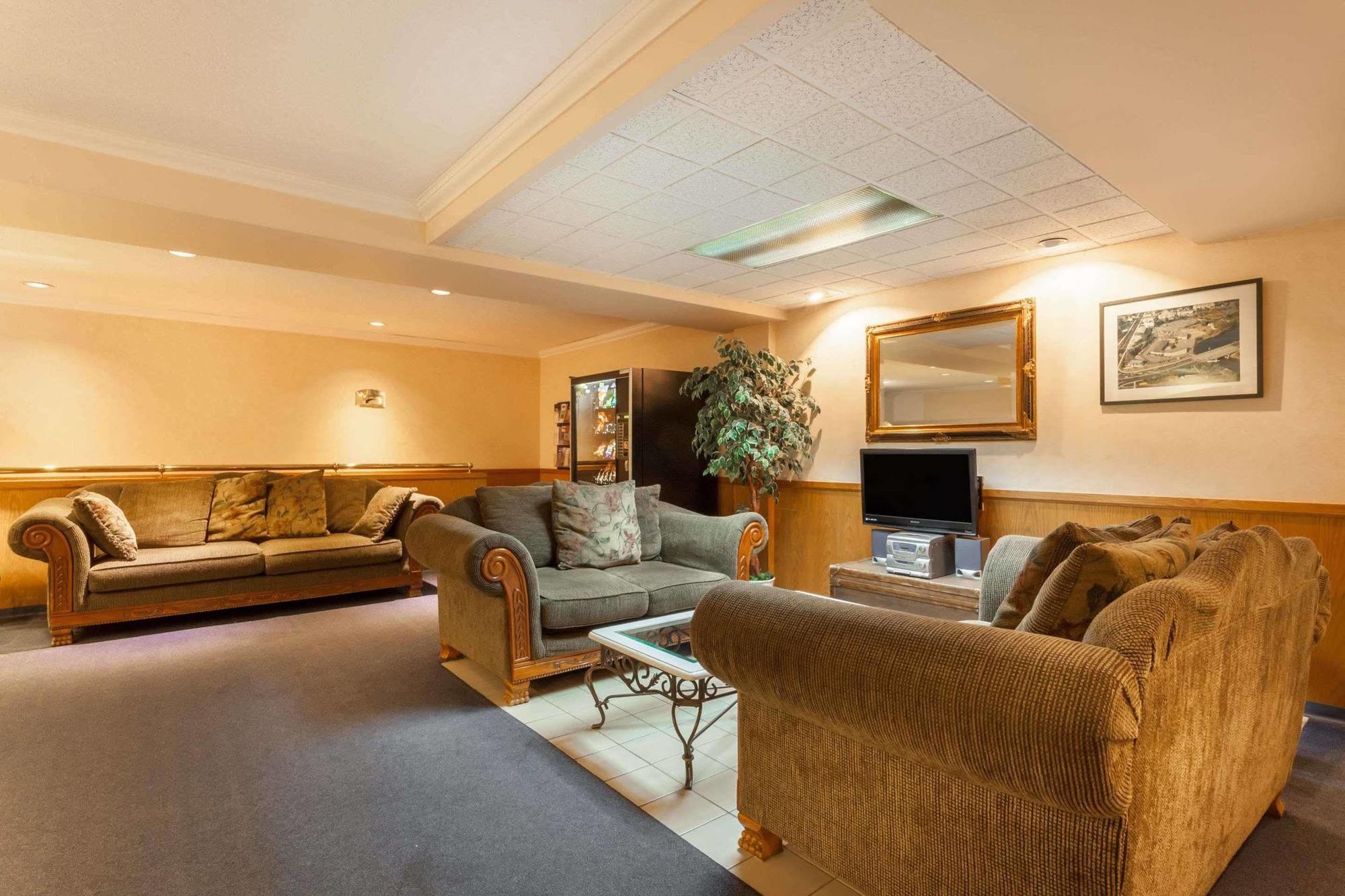 Howard Johnson By Wyndham Nanaimo Harbourside Ngoại thất bức ảnh