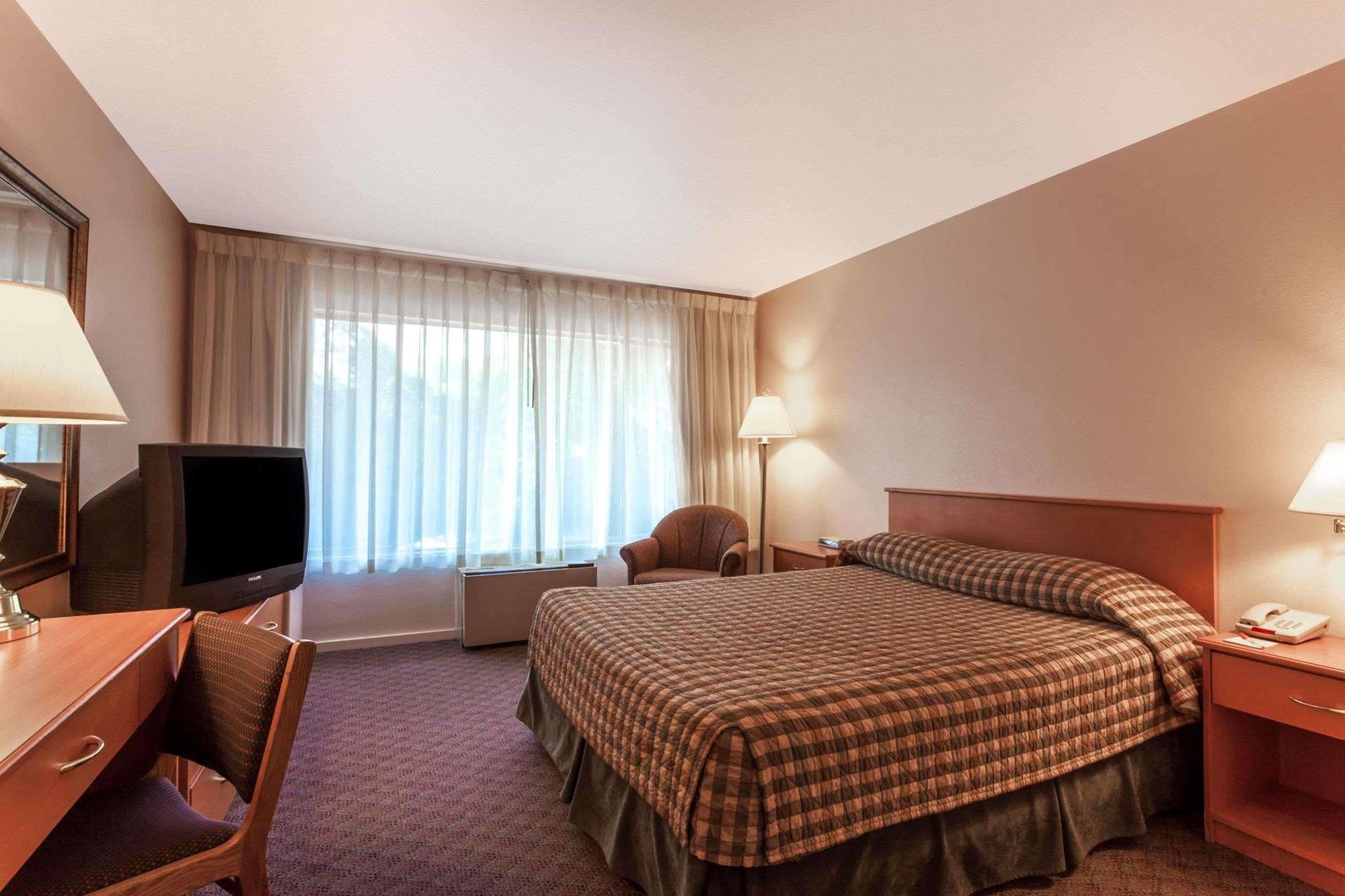 Howard Johnson By Wyndham Nanaimo Harbourside Ngoại thất bức ảnh