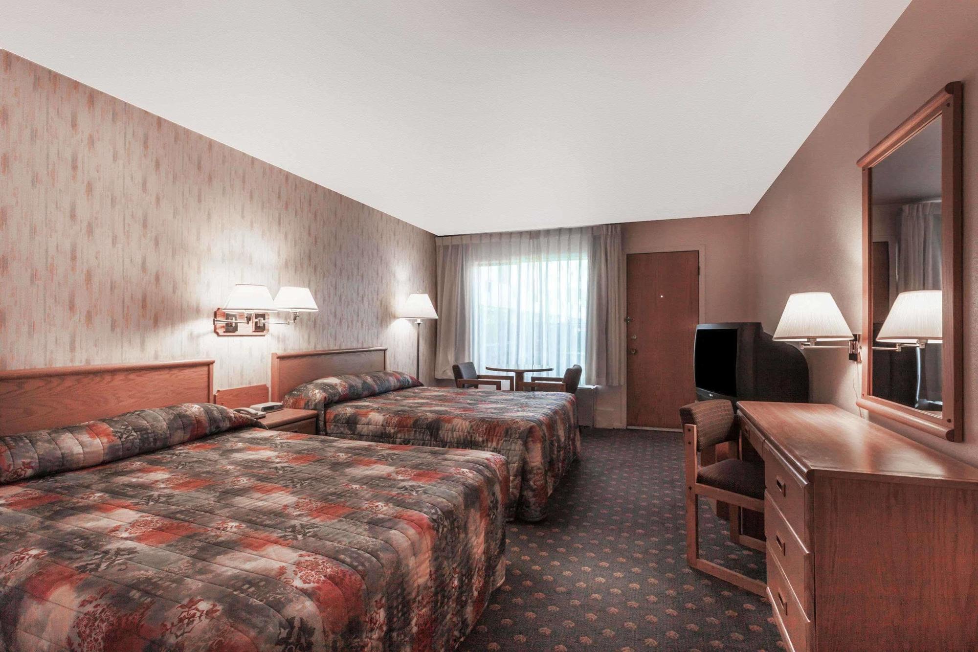 Howard Johnson By Wyndham Nanaimo Harbourside Ngoại thất bức ảnh