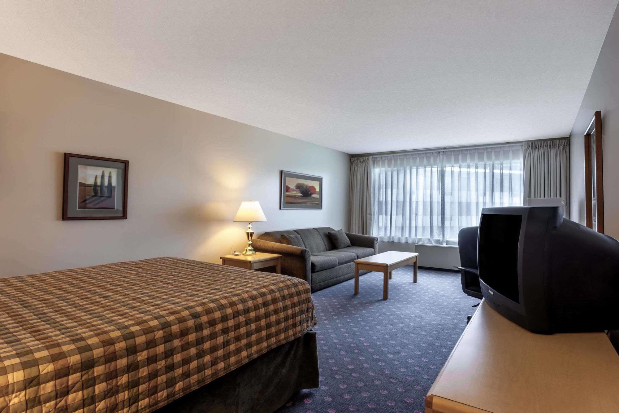 Howard Johnson By Wyndham Nanaimo Harbourside Ngoại thất bức ảnh