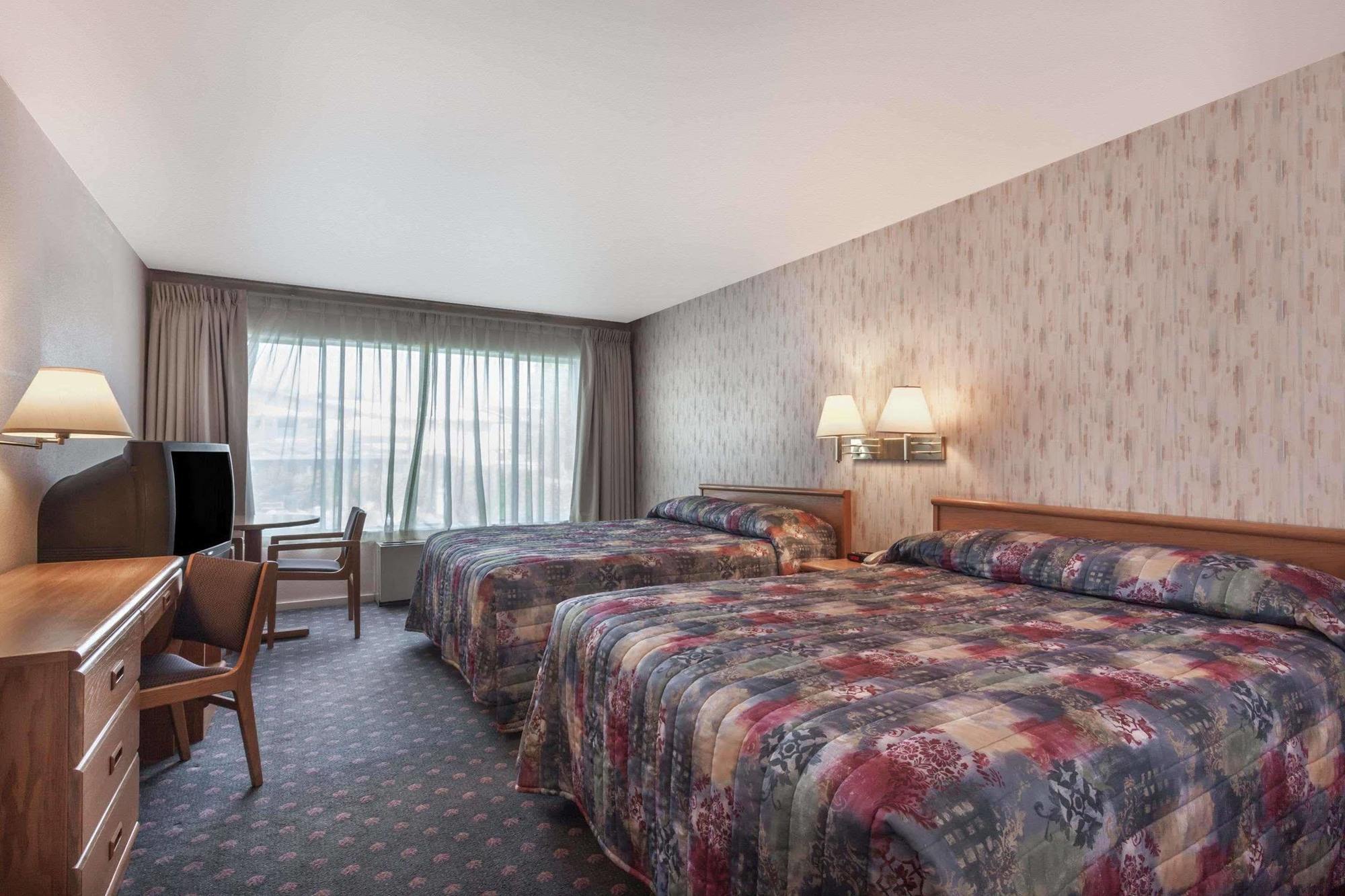 Howard Johnson By Wyndham Nanaimo Harbourside Ngoại thất bức ảnh