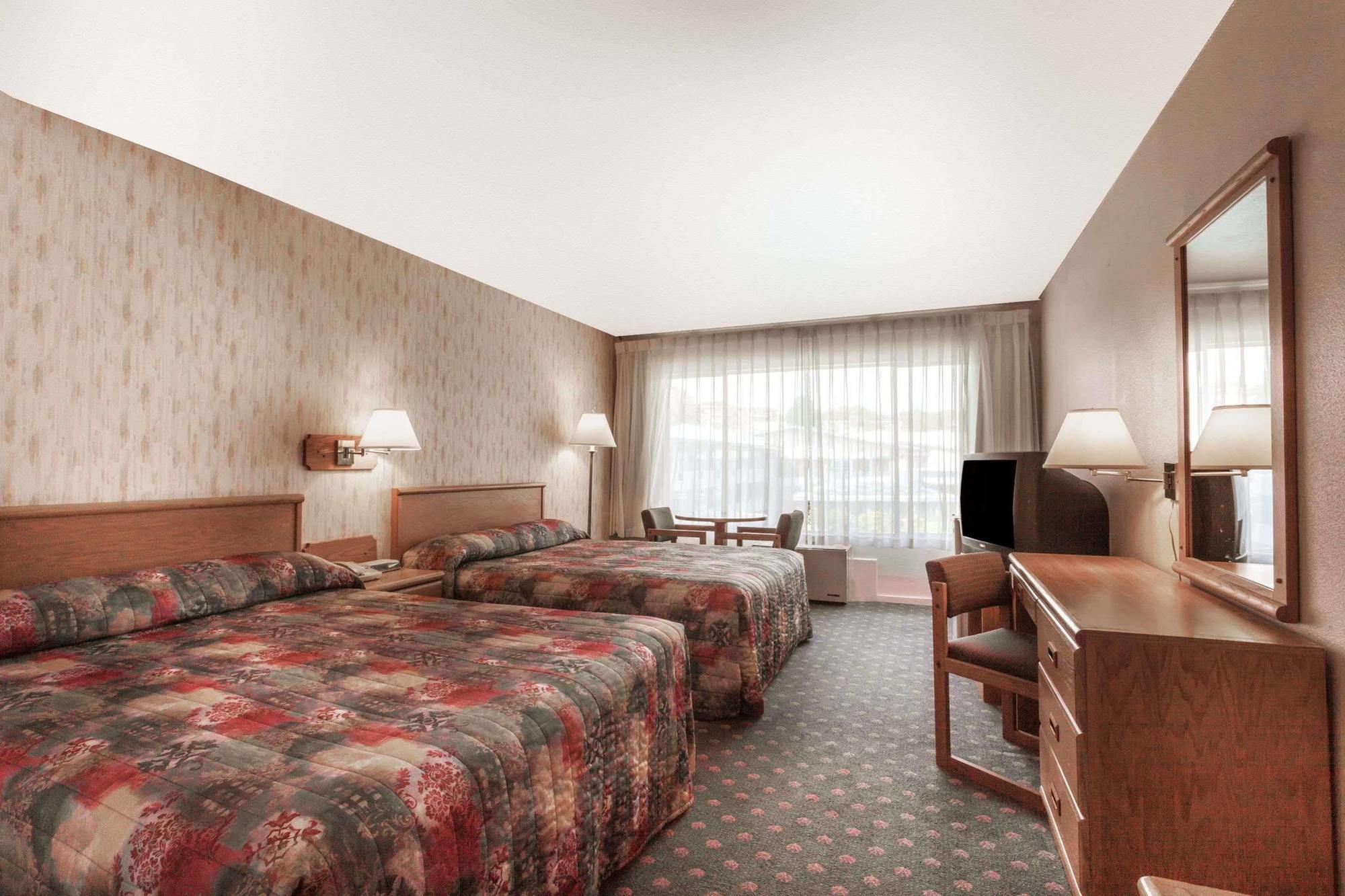 Howard Johnson By Wyndham Nanaimo Harbourside Ngoại thất bức ảnh