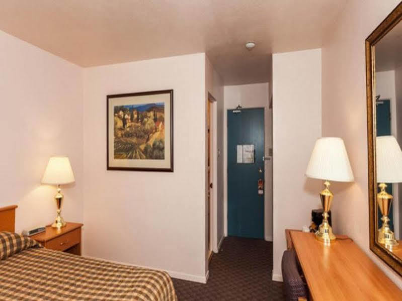 Howard Johnson By Wyndham Nanaimo Harbourside Ngoại thất bức ảnh