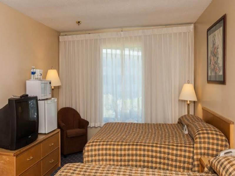 Howard Johnson By Wyndham Nanaimo Harbourside Ngoại thất bức ảnh