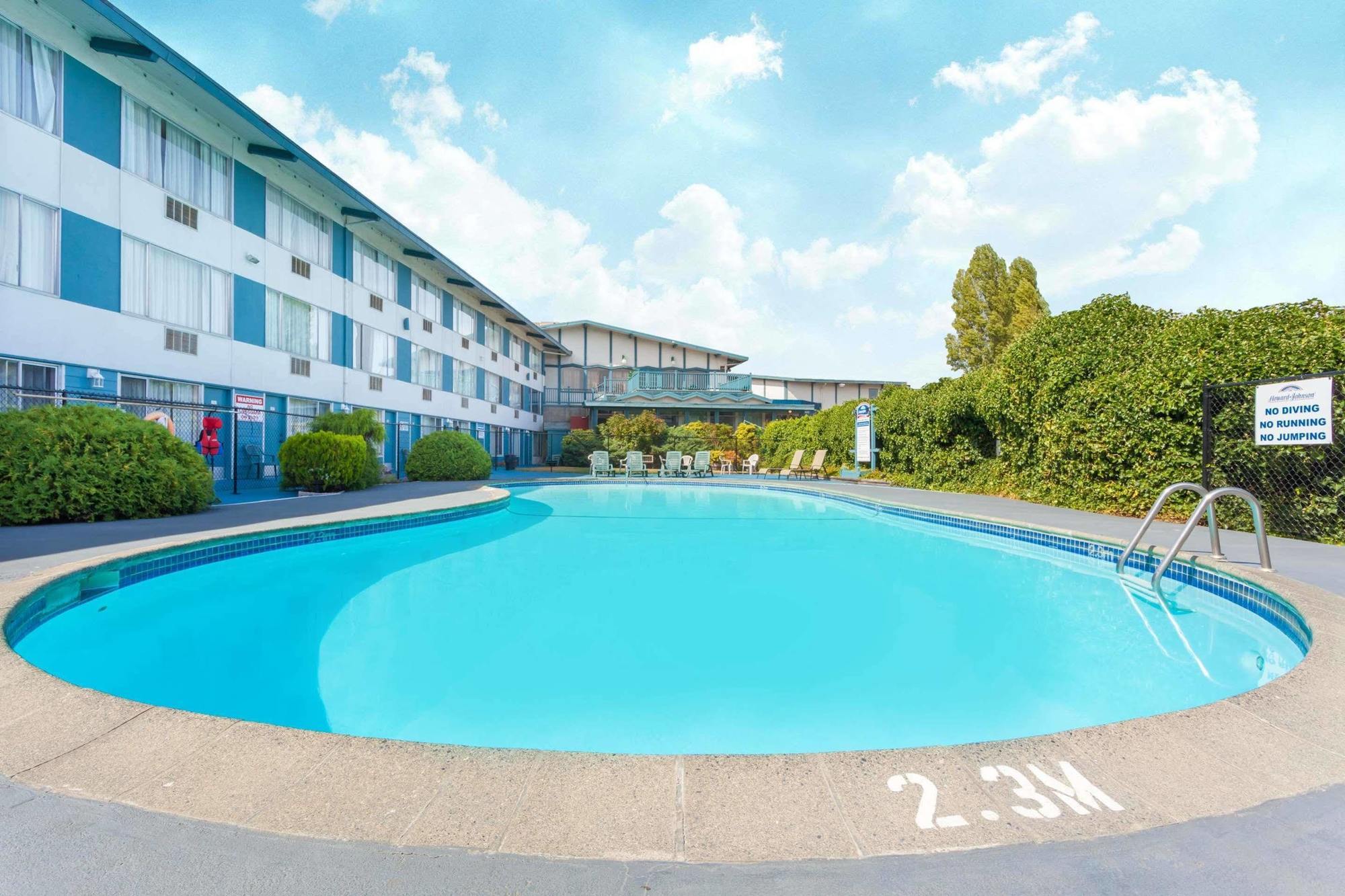 Howard Johnson By Wyndham Nanaimo Harbourside Ngoại thất bức ảnh