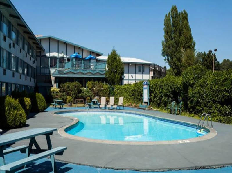 Howard Johnson By Wyndham Nanaimo Harbourside Ngoại thất bức ảnh